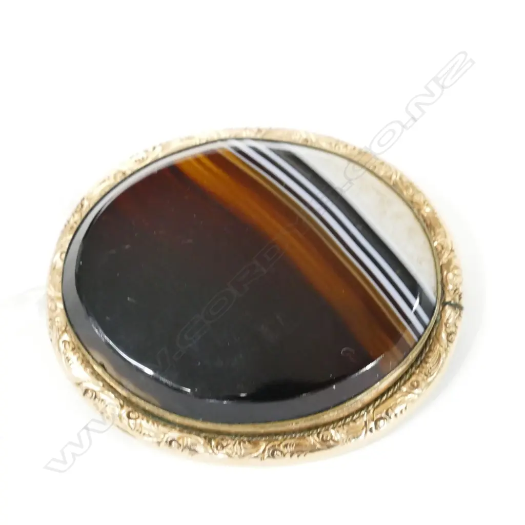 VICT. PINCHBECK & BANDED AGATE BROOCH Image 1++
