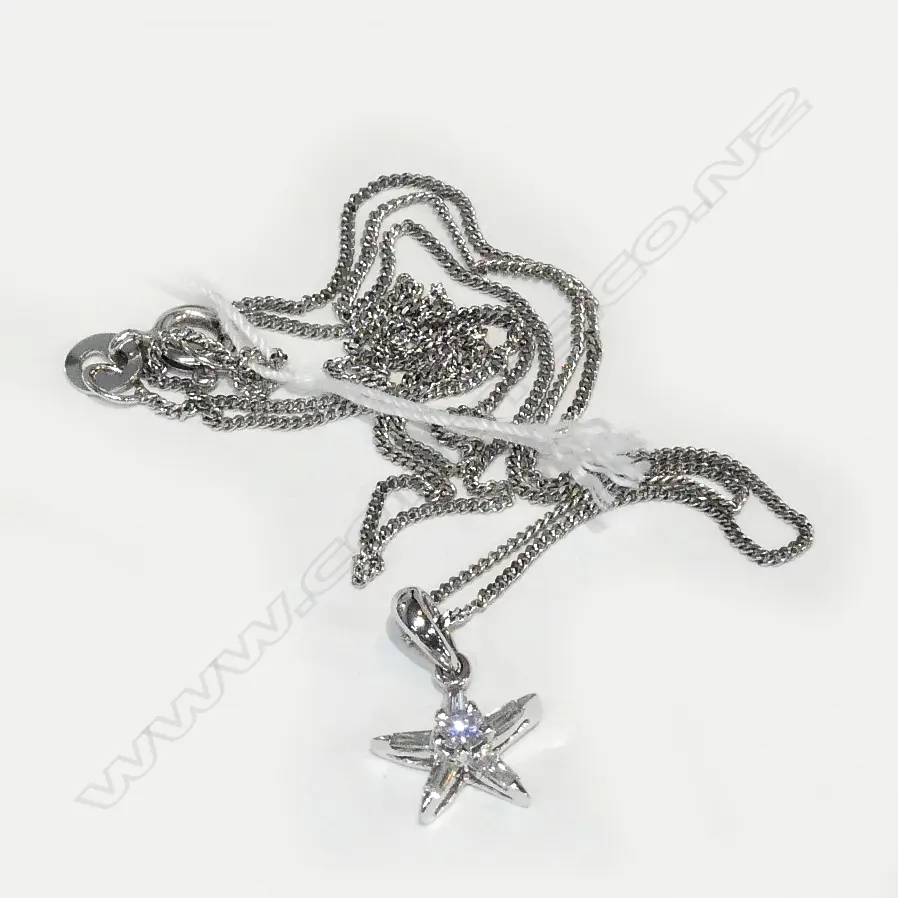 18CT GOLD DIAMOND PENDANT 14CT GOLD CHAIN Image 1++