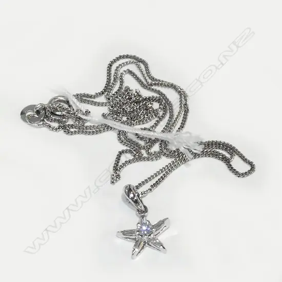 18CT GOLD DIAMOND PENDANT 14CT GOLD CHAIN