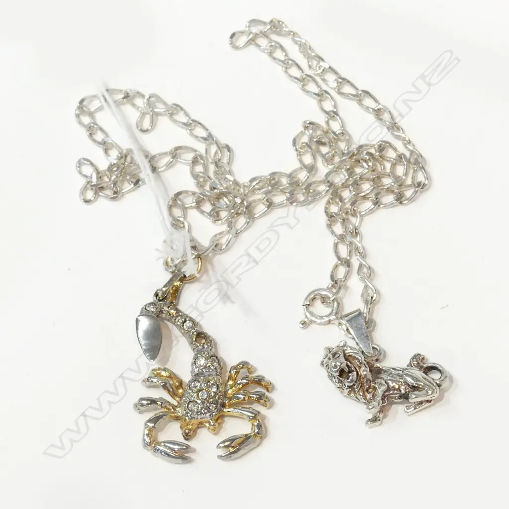 SILVER LION CHARM & CHAIN/PLATED SCORPION Image 1++