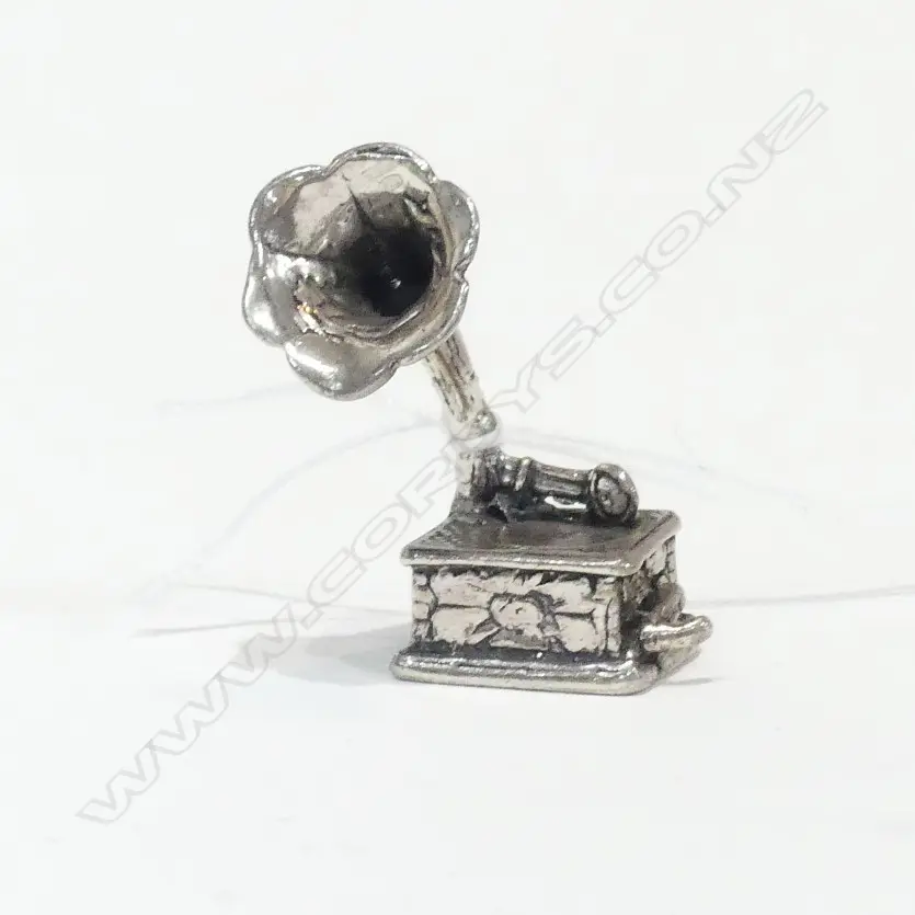 SMALL STERLING SILVER GRAMOPHONE  Image 1++