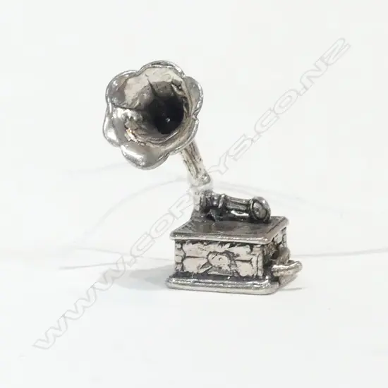 SMALL STERLING SILVER GRAMOPHONE 