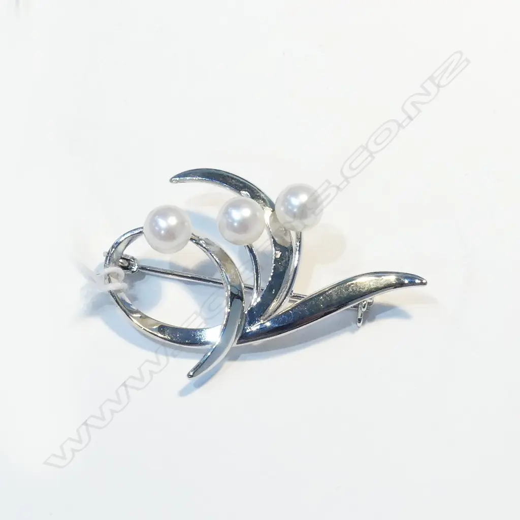 SILVER & AKOYA PEARL BROOCH Image 1++
