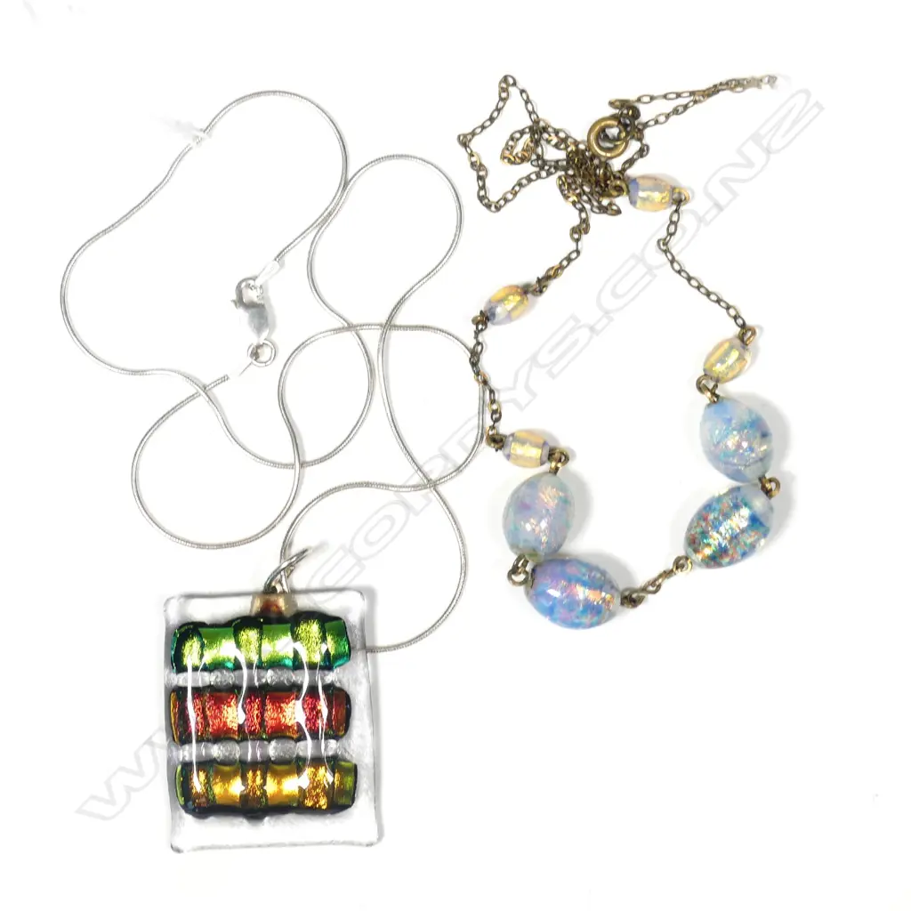 VENETIAN GLASS BEADS & MODERN RESIN PENDANT ON 9CT CHAIN 2.9gm(430MM) Image 1++