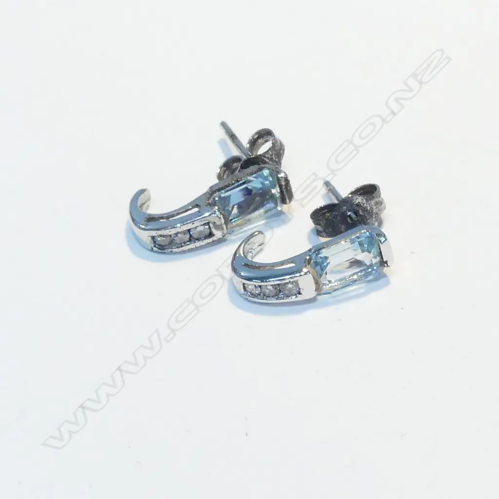 9CT WHITE GOLD BLUE TOPAZ EARRINGS Image 1++