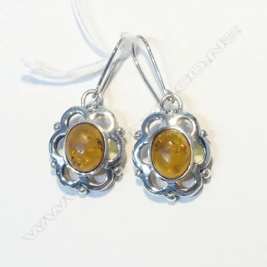PAIR OF SILVER AND AMBER EARRINGS