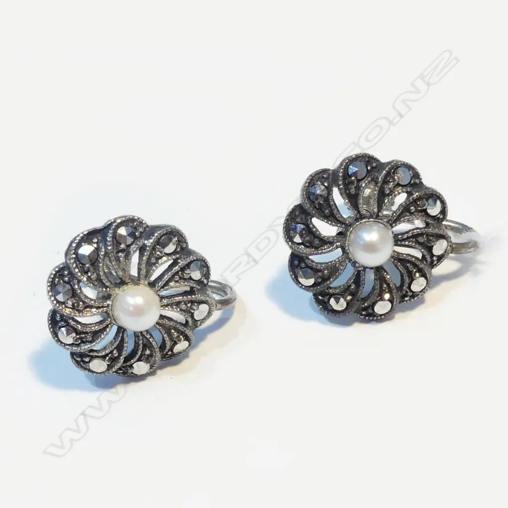 SILVER MARCASITE & PEARL EARRINGS Image 1++