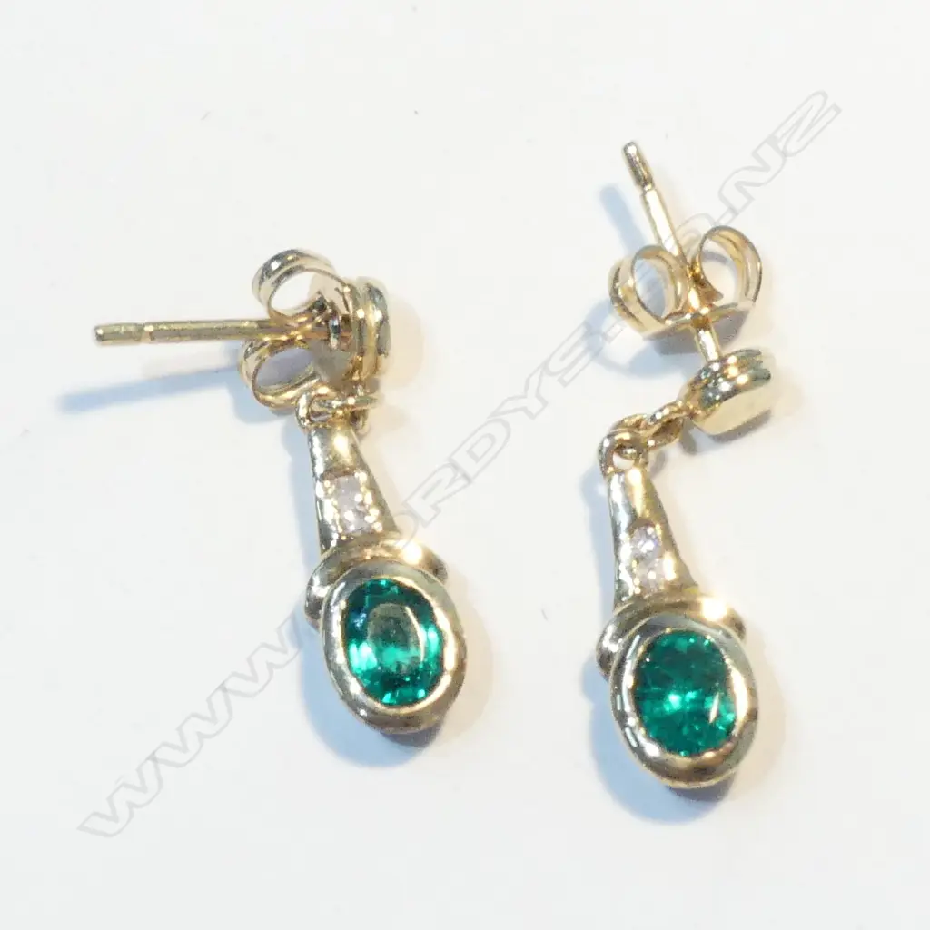 9CT GOLD DIAMOND & CREATED EMERALD EARRINGS Image 1++