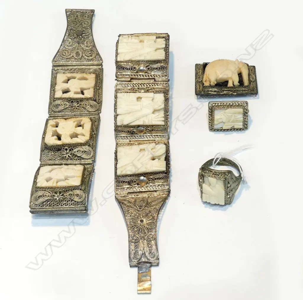 THAI SILVER AND BONE JEWELLERY SUITE - RING/EARRINGS/BROOCH/BRACELET X 2 Image 1++