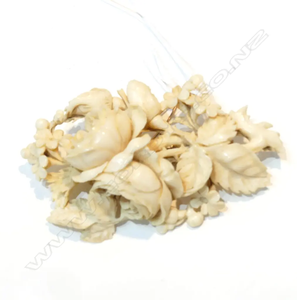 ANTIQUE CARVED IVORY BROOCH Image 1++