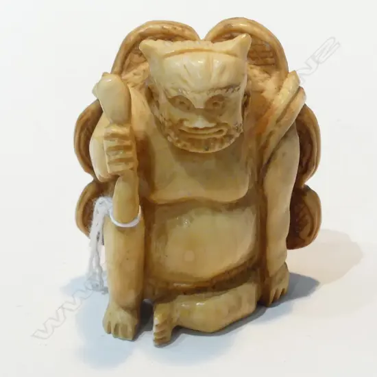 JAPANESE CARVED IVORY NETSUKE