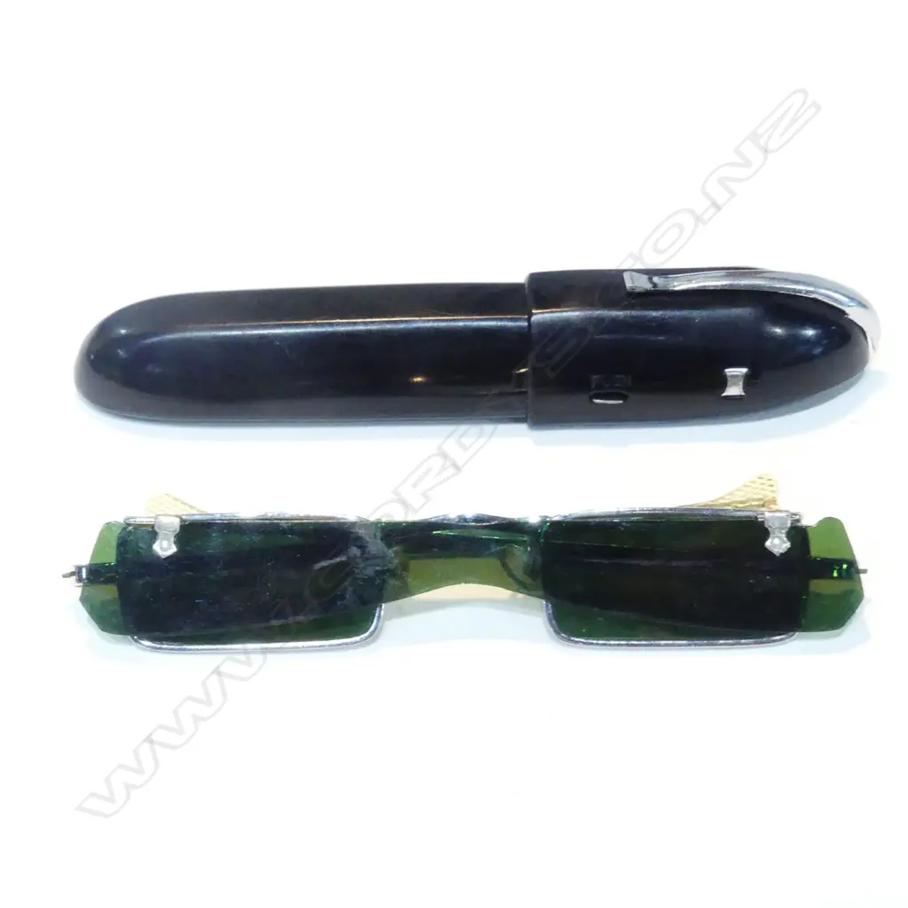 PR OF VINTAGE SUN GLASSES + CASE K.K SPECTACLE CO JAPAN Image 1++