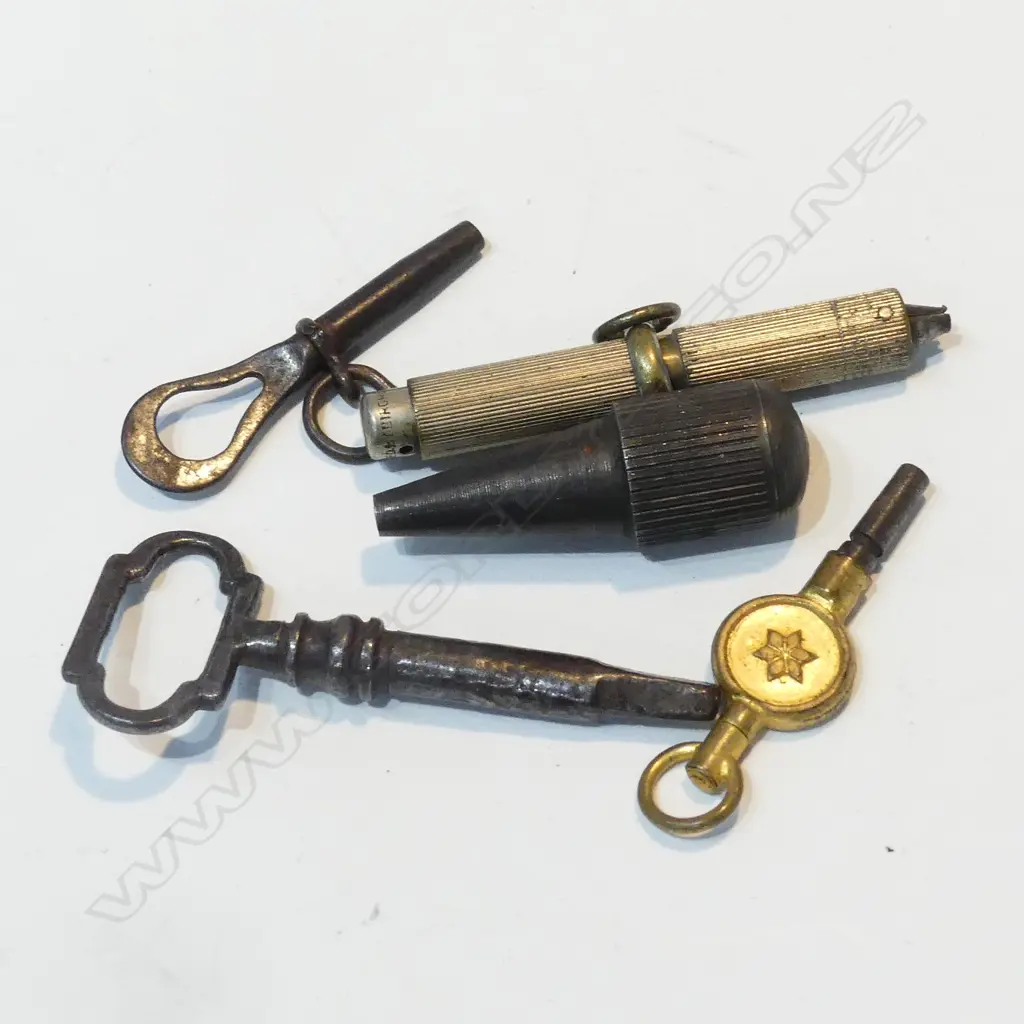 5 ASST CLOCK AND KEY WINDS Image 1++