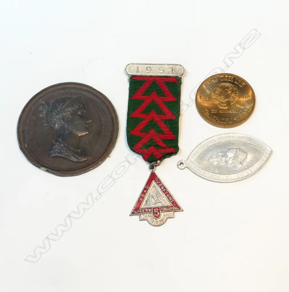 SMALL PLAQUE EMPRESS JOSEPHINE & OTHER MEDALLIONS  Image 1++