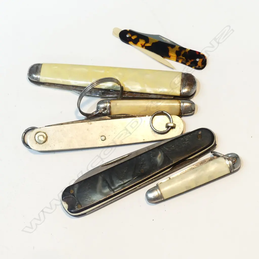 5 ASST POCKET KNIVES Image 1++