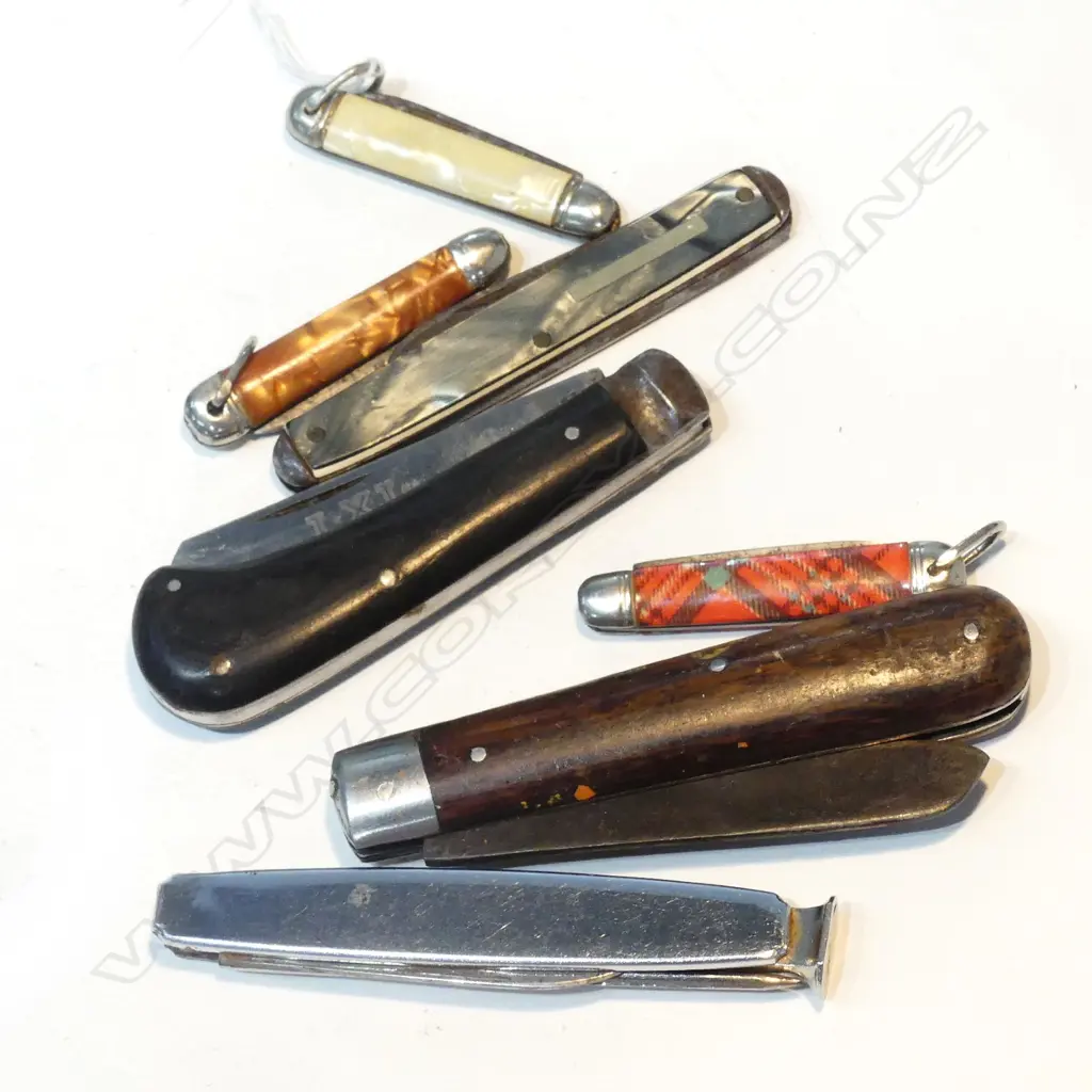 6 ASST POCKET KNIVES Image 1++
