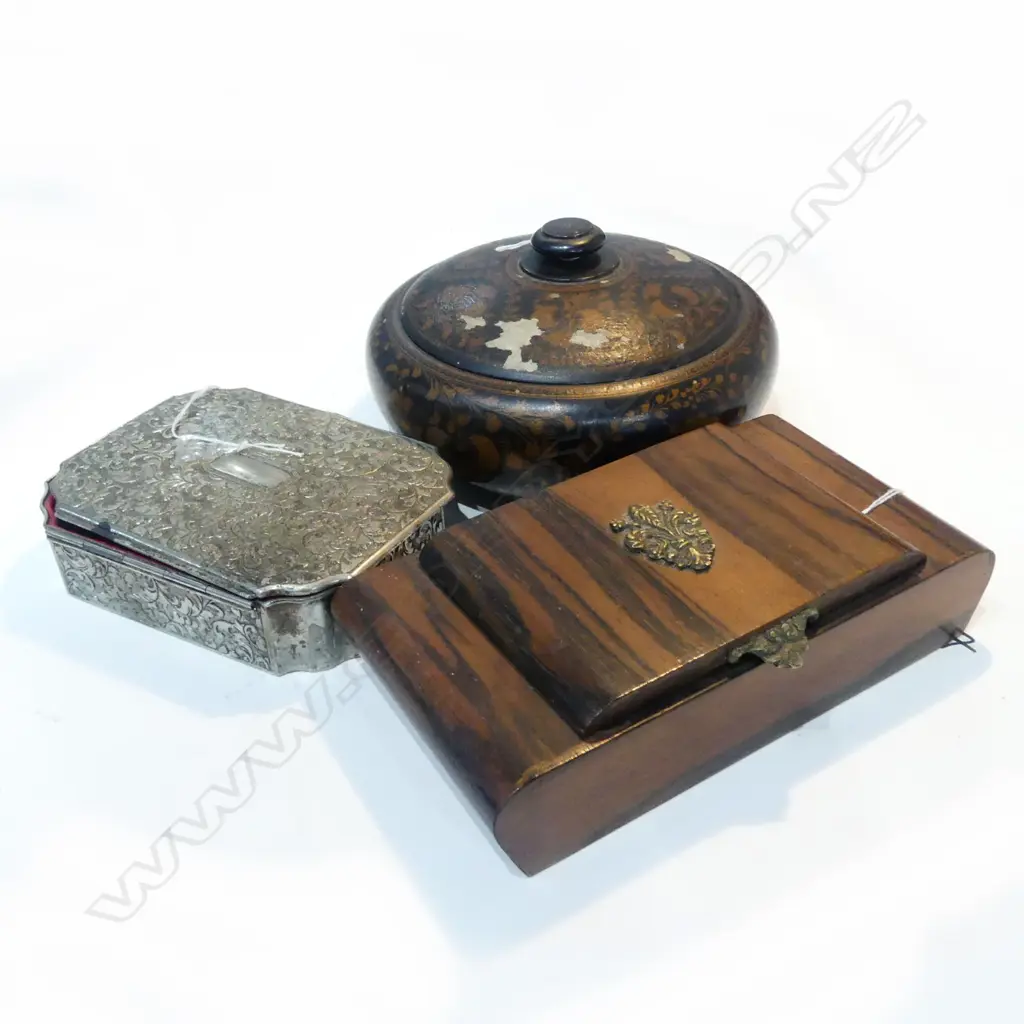 3 JEWELLERY BOXES; (2 WOOD 1 METAL, AF.) & CONTENTS Image 1++