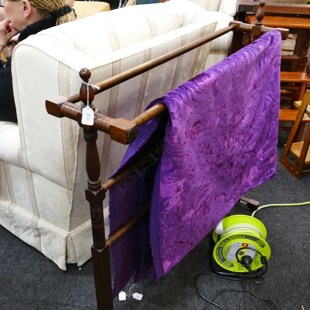 TOWEL RAIL Image 1++