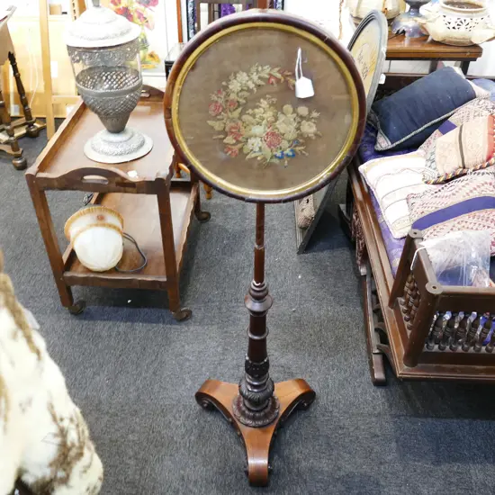 WM. IV MAHOG. POLE SCREEN 