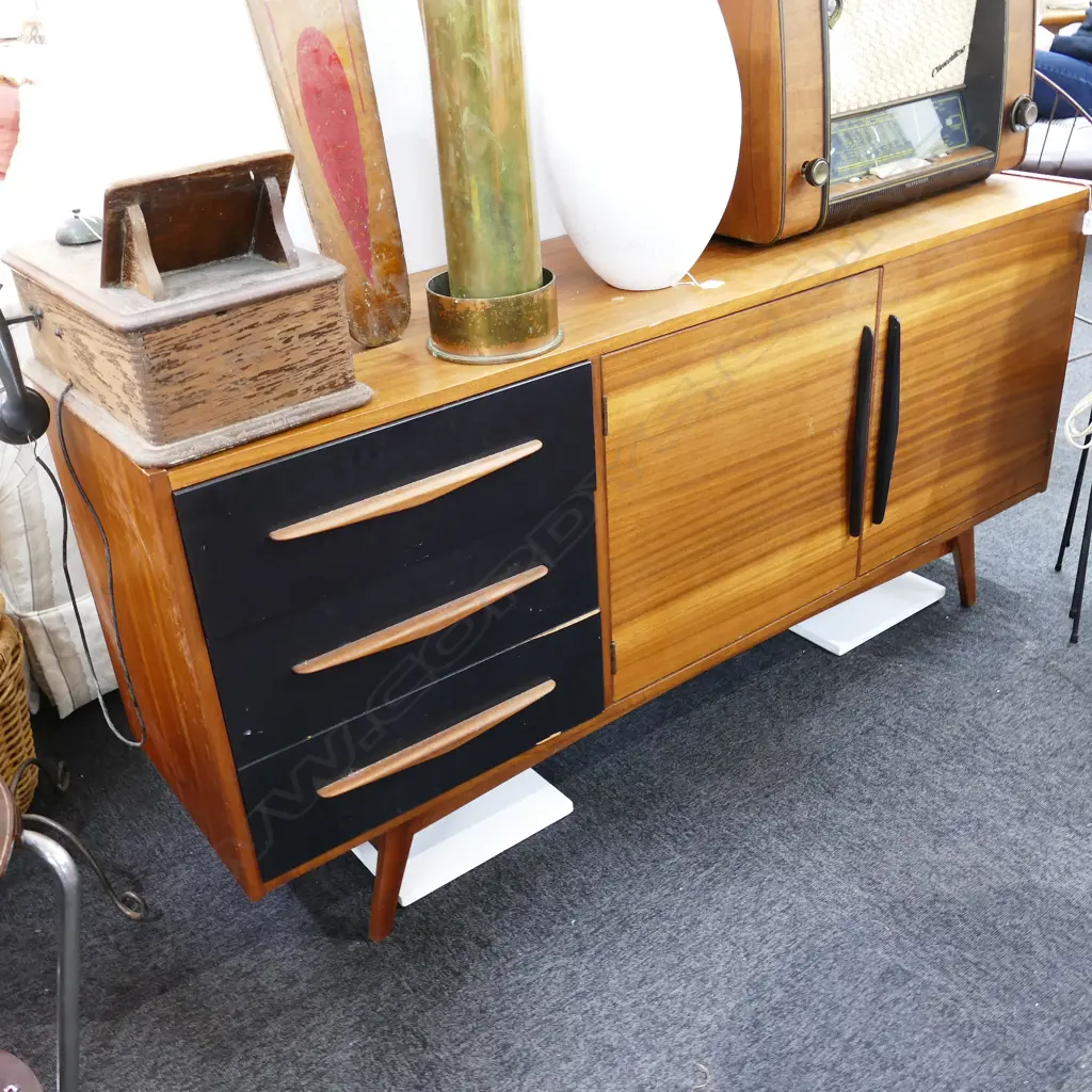 MID-CENTURY SIDEBOARD 1600 X 430 X 760mm Image 1++