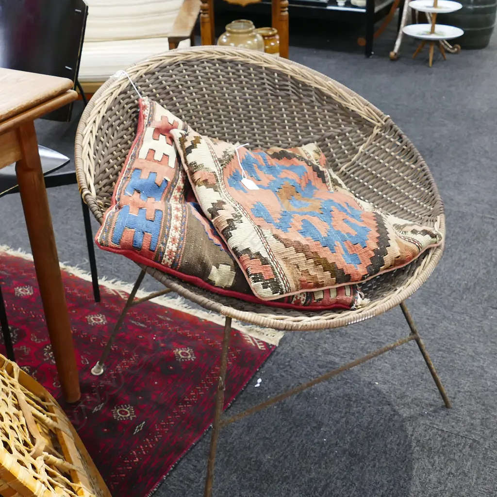 RETRO COOLIE CHAIR Image 1++