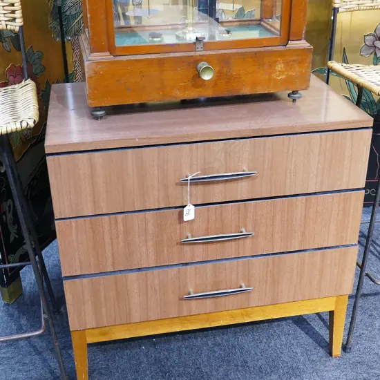 FORMICA 3 DRAWER CHEST H 640 MM