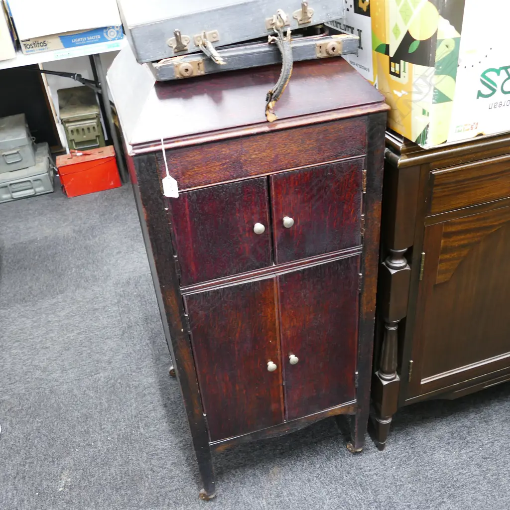 H.M.V UPRIGHT GRAMOPHONE Image 1++