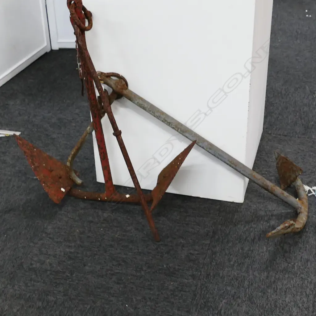 TWO VINTAGE METAL ANCHORS Image 1++