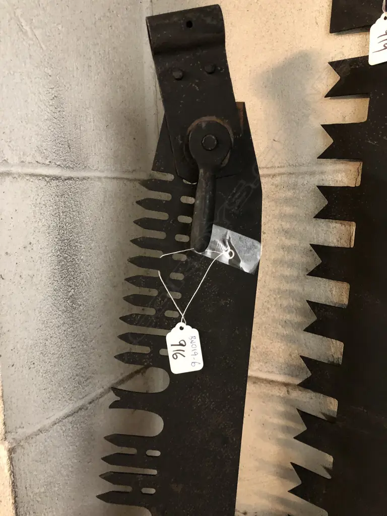 2 MAN PERFORATED LANCE-TOOTH CROSSCUT SAW Image 1++