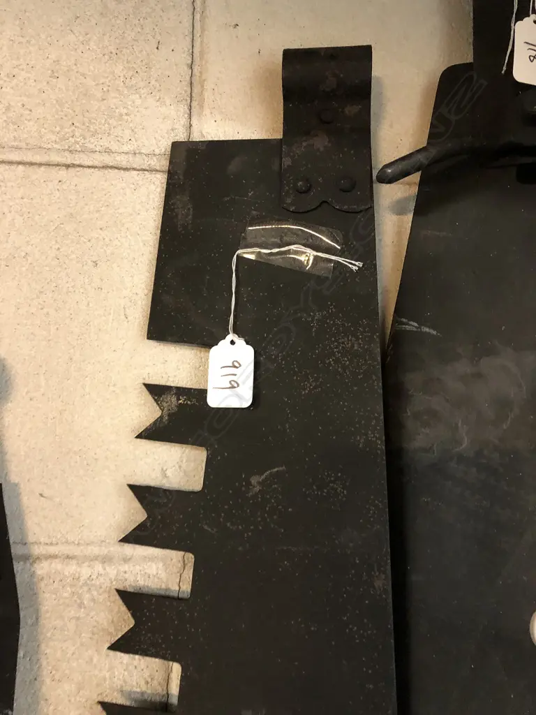 2 MAN M-TOOTH (SQUARE BACK) CROSSCUT SAW Image 1++