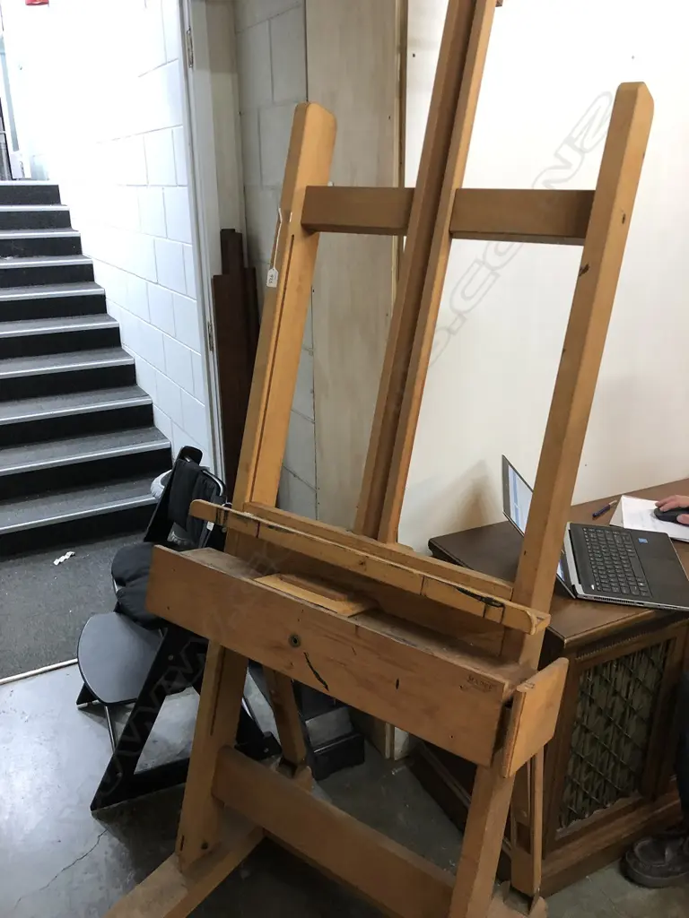 ARTIST EASEL AND BLACK STOOL Image 1++