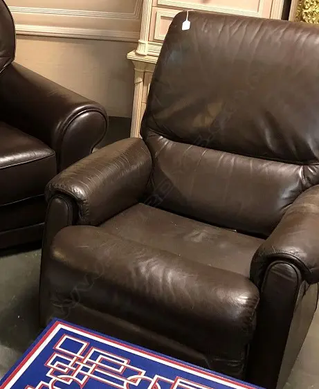 BROWN LEATHER LAZYBOY ARMCHAIR Image 1++