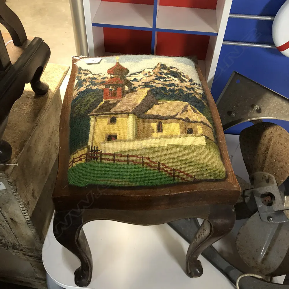 EMBROIDERED TOP STOOL Image 1++