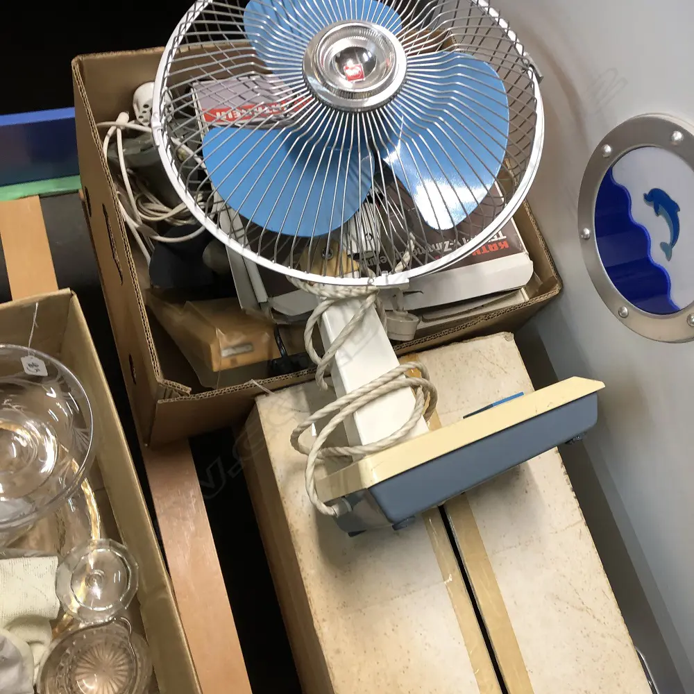 2 BOXES GAS STOVE /TV /FRAME FANS/ETC Image 1++