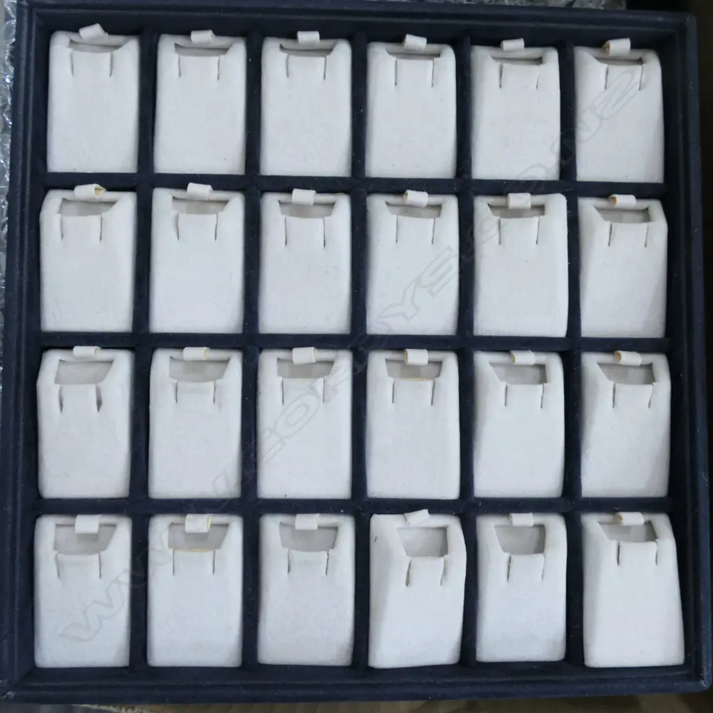 BOX OF JEWELLERY DISPLAY STANDS Image 1++