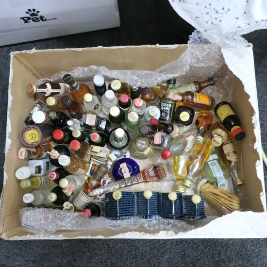 COLLECTION OF MINIATURE  BOTTLES