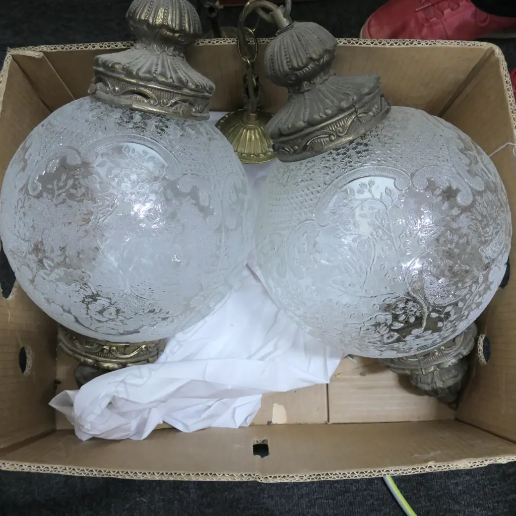 2 GLASS HANGING PENDANTS Image 1++