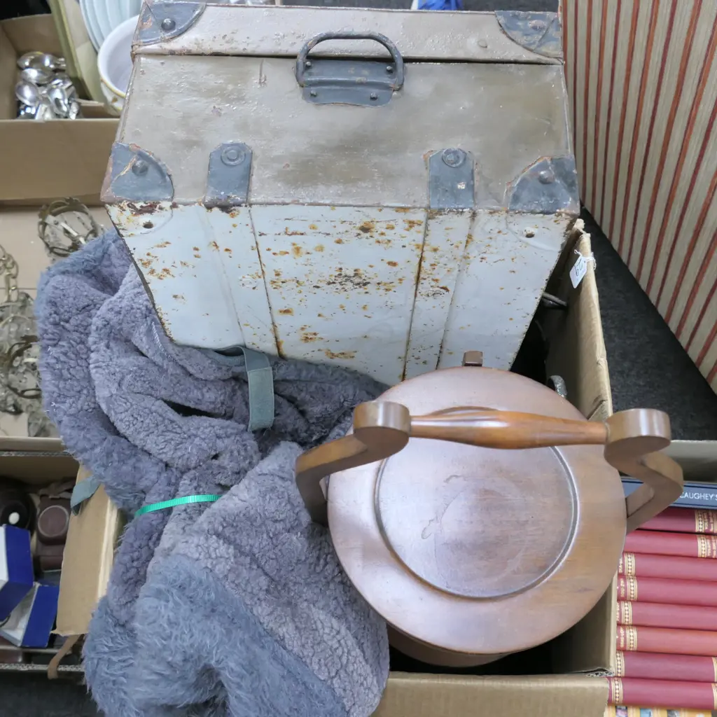 Includes: Folding three shelf wooden stand Image 1++