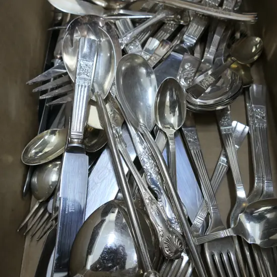 59 PCE SHEFFIELD 'ARLINGTON' CUTLERY; 6 EACH: MAIN & ENTREE FORK, MAIN & ENTREE KNIFE, DESSERT, SOUP, TEASPOON, 13 ASST 
