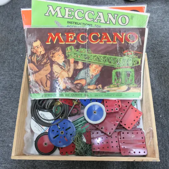 MECCANO ENGLAND - BOX WITH PARTS, ACCESSORIES & INSTRUCTIONS