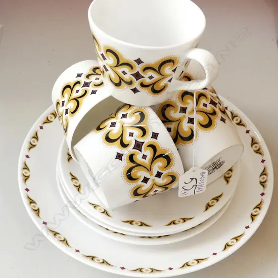 9 PCE WEDGWOOD ROYAL TUSCAN 'ARABESQUE' TEA SET