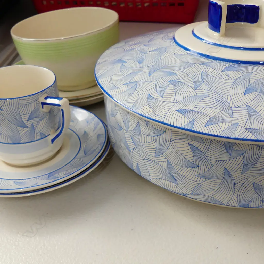 ROYAL DOULTON ENVOY DINNER WARE + GREEN DINNER WARE Image 1++