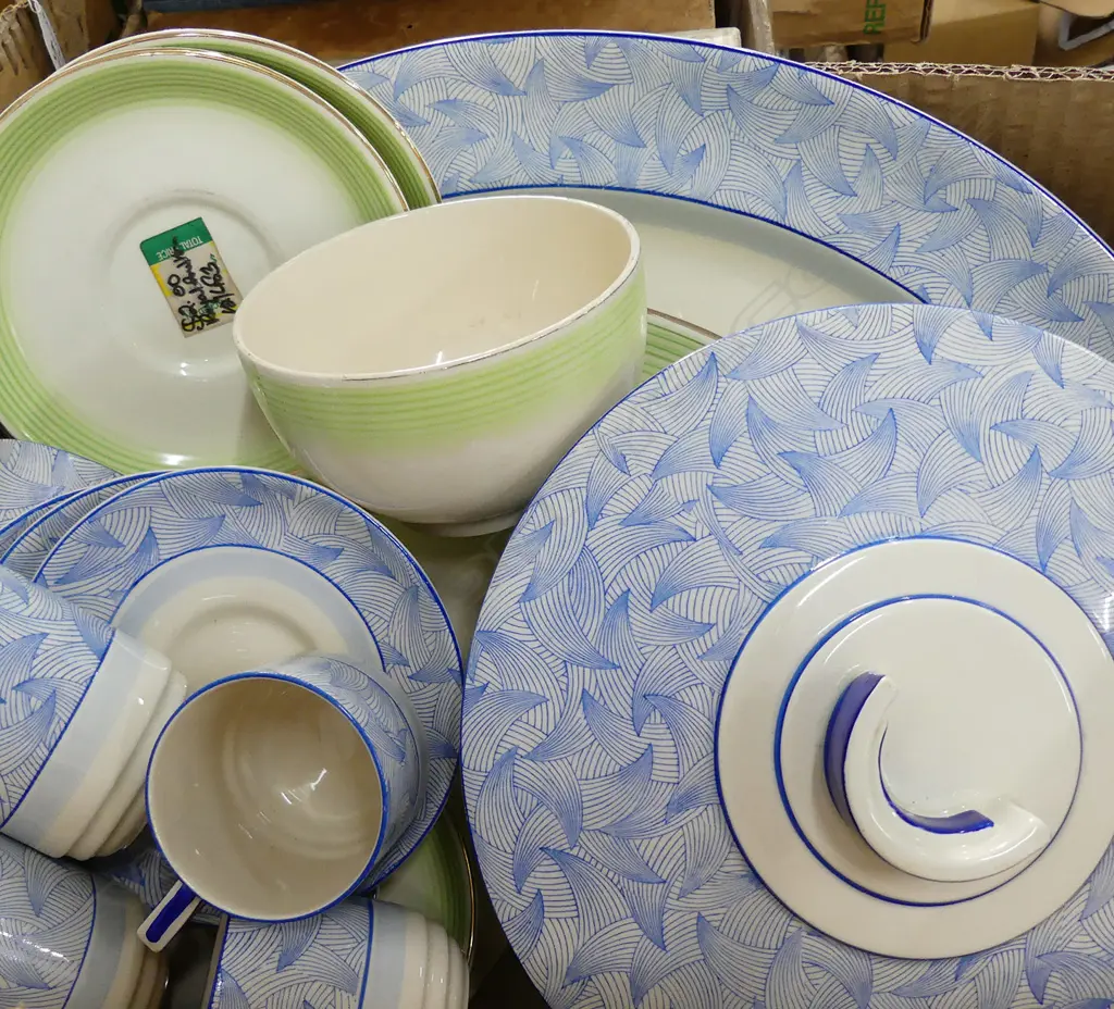 ROYAL DOULTON ENVOY DINNER WARE + GREEN DINNER WARE Image 1++