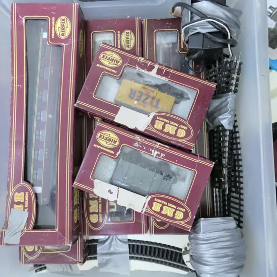 ASST AIRFIX OO GAUGE MODEL TRAINS AND TRACK