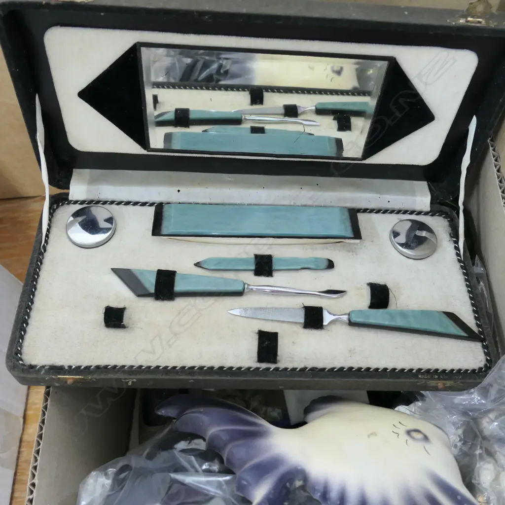 GOOD BOX OF MISC, INCL. VINTAGE GLOVES & FAUX LEOPARD HAT, Image 1++