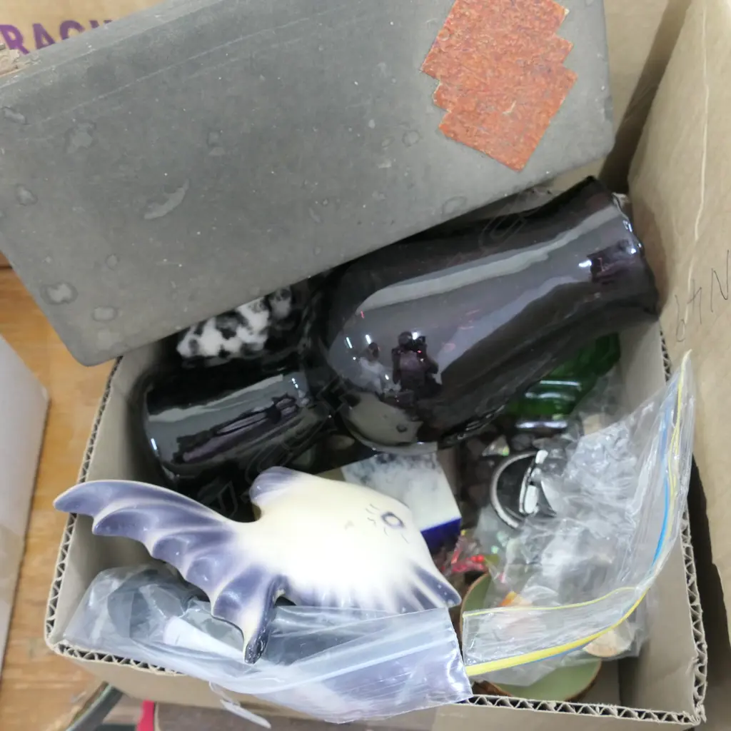 GOOD BOX OF MISC, INCL. VINTAGE GLOVES & FAUX LEOPARD HAT, Image 1++