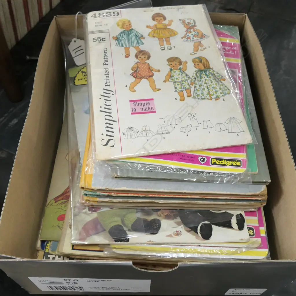 BOX OF VINTAGE CHILDRENS BOOKS + PATTERNS Image 1++