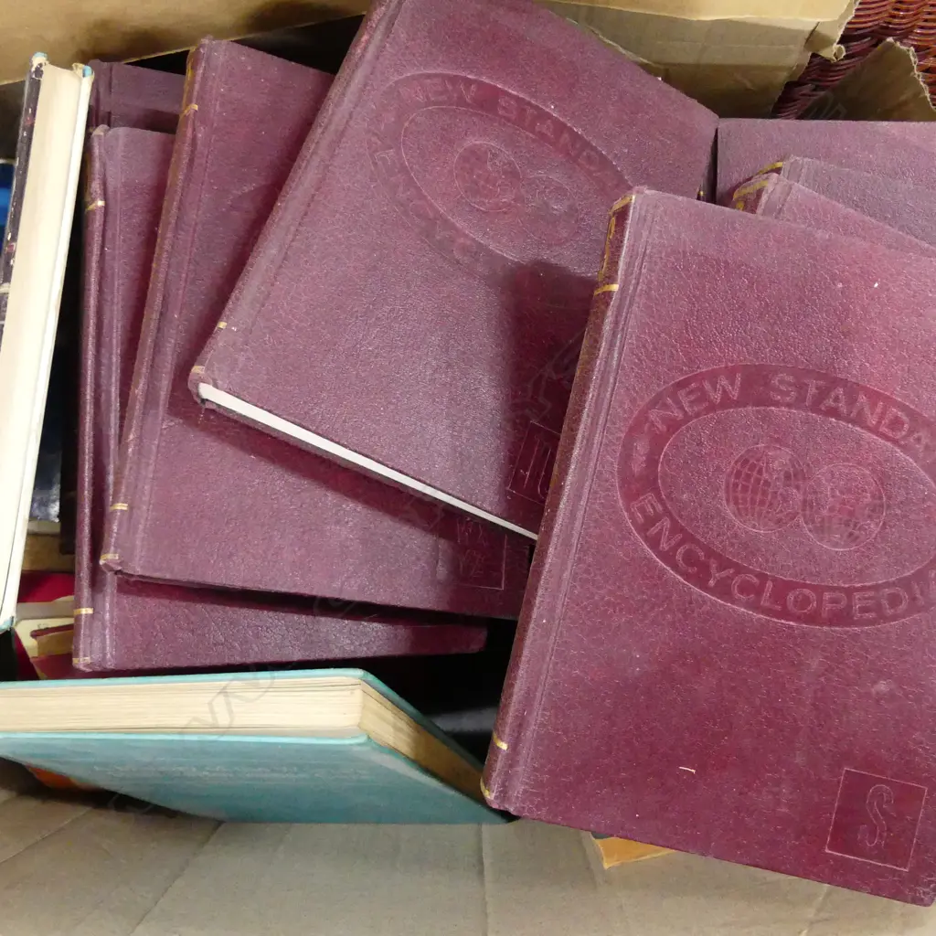 BOX LOT ASST. ENCYCLOPEDIAS Image 1++