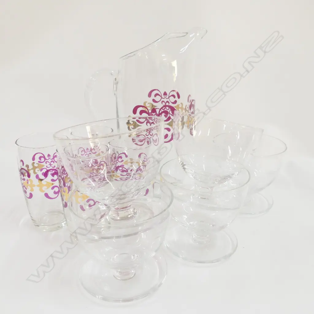5 PCE RETRO DRINKS SET; JUG AND 4 GLASSES PLUS 5 CRYSTAL SUNDAE DISHES Image 1++
