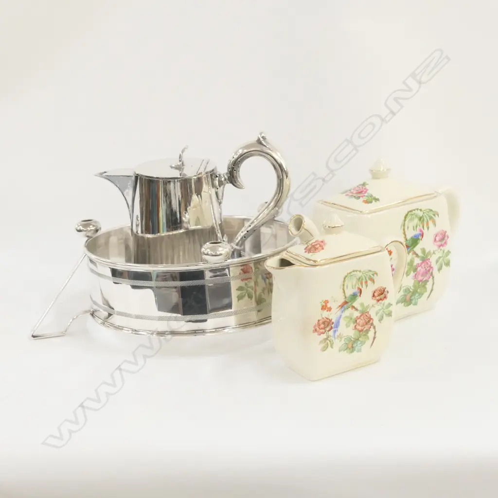 TWO EMPIREWARE TEAPOTS, EP JUG AND BOWL HOLDER Image 1++